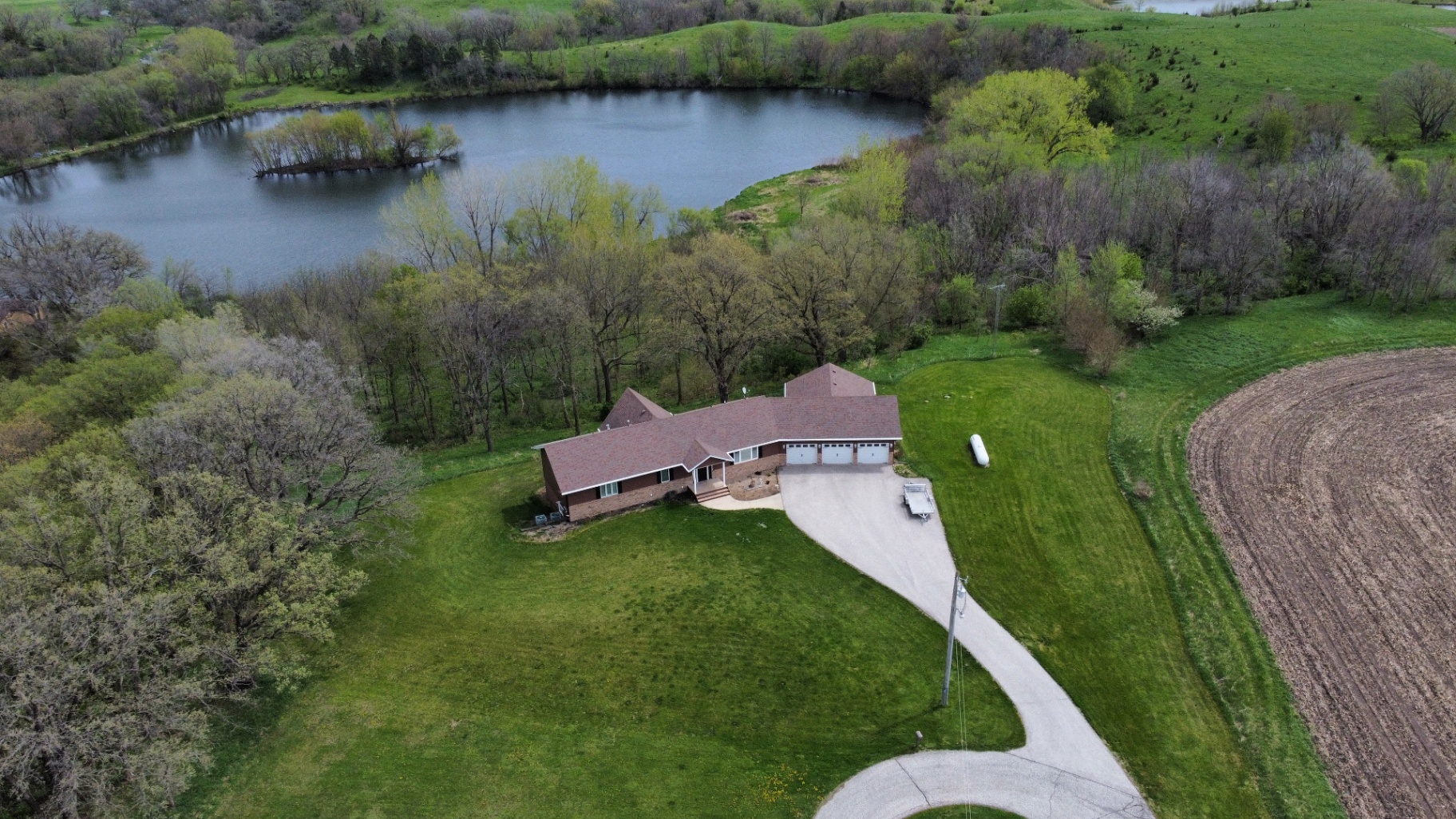 Exterior aerial view of an Iowa home at 2031 Deer Creek Dr, Humboldt